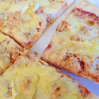 鮭とチーズのピザ